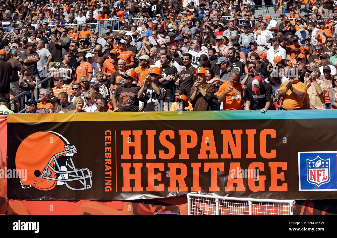 Fans celebrating Hispanic Heritage Month watch the Miami Dolphins and  Dallas Cowboys warm up before a NFL football game in Arlington, Texas,  Sunday, Sept. 22, 2019. (AP Photo/Ron Jenkins Stock Photo - Alamy