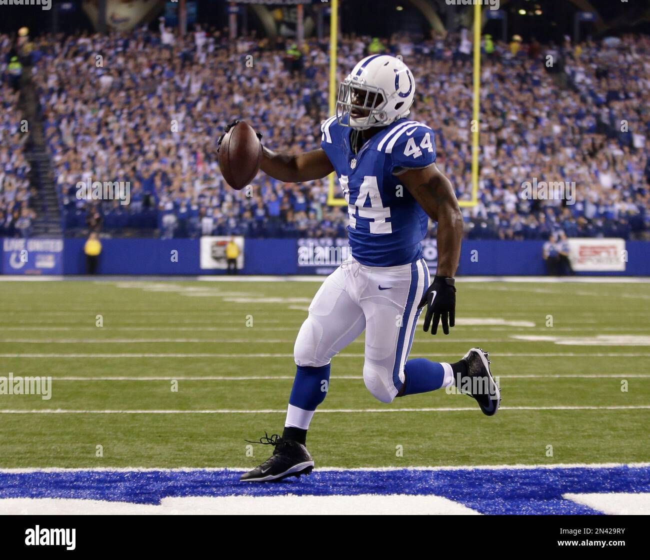 Indianapolis Colts running back Ahmad Bradshaw (44) scores on a one ...