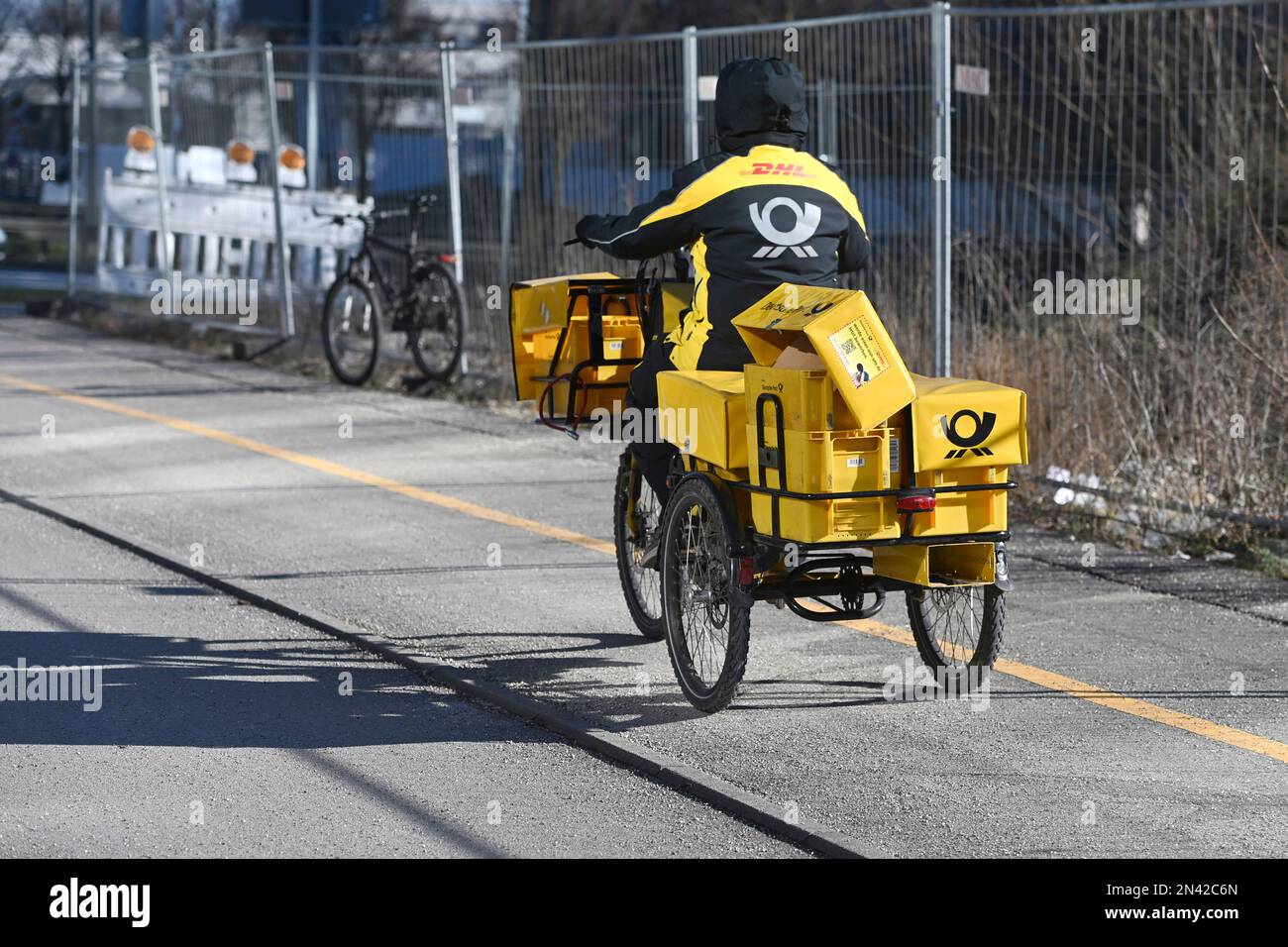 Munich, Deutschland. 07th Feb, 2023. Thematic image post, postman rides