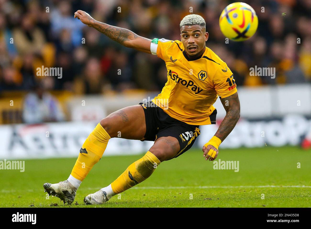 Wolverhampton Wanderers' Mario Lemina during the Premier League match ...