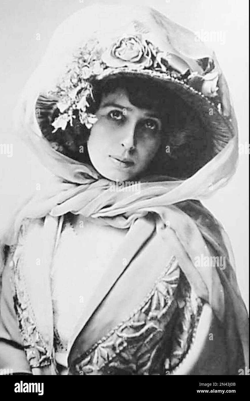 MISTINGUETT (1873-1956 French actress and singer  about 1900 Stock Photo
