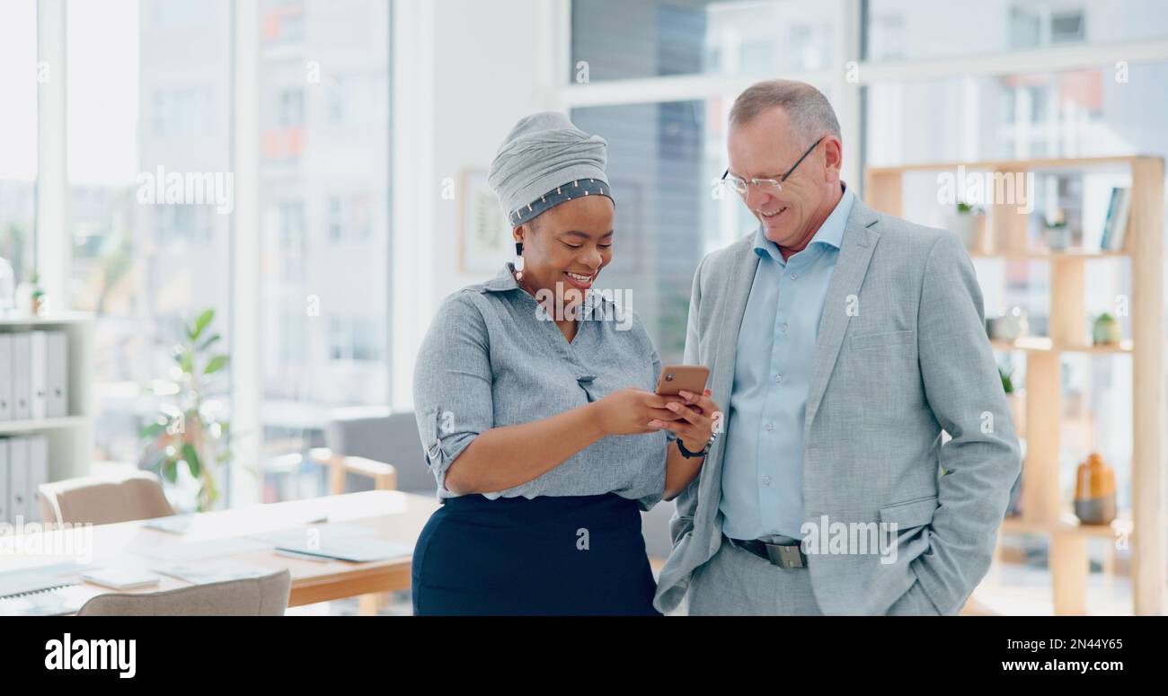 Senior staff office hi-res stock photography and images - Alamy