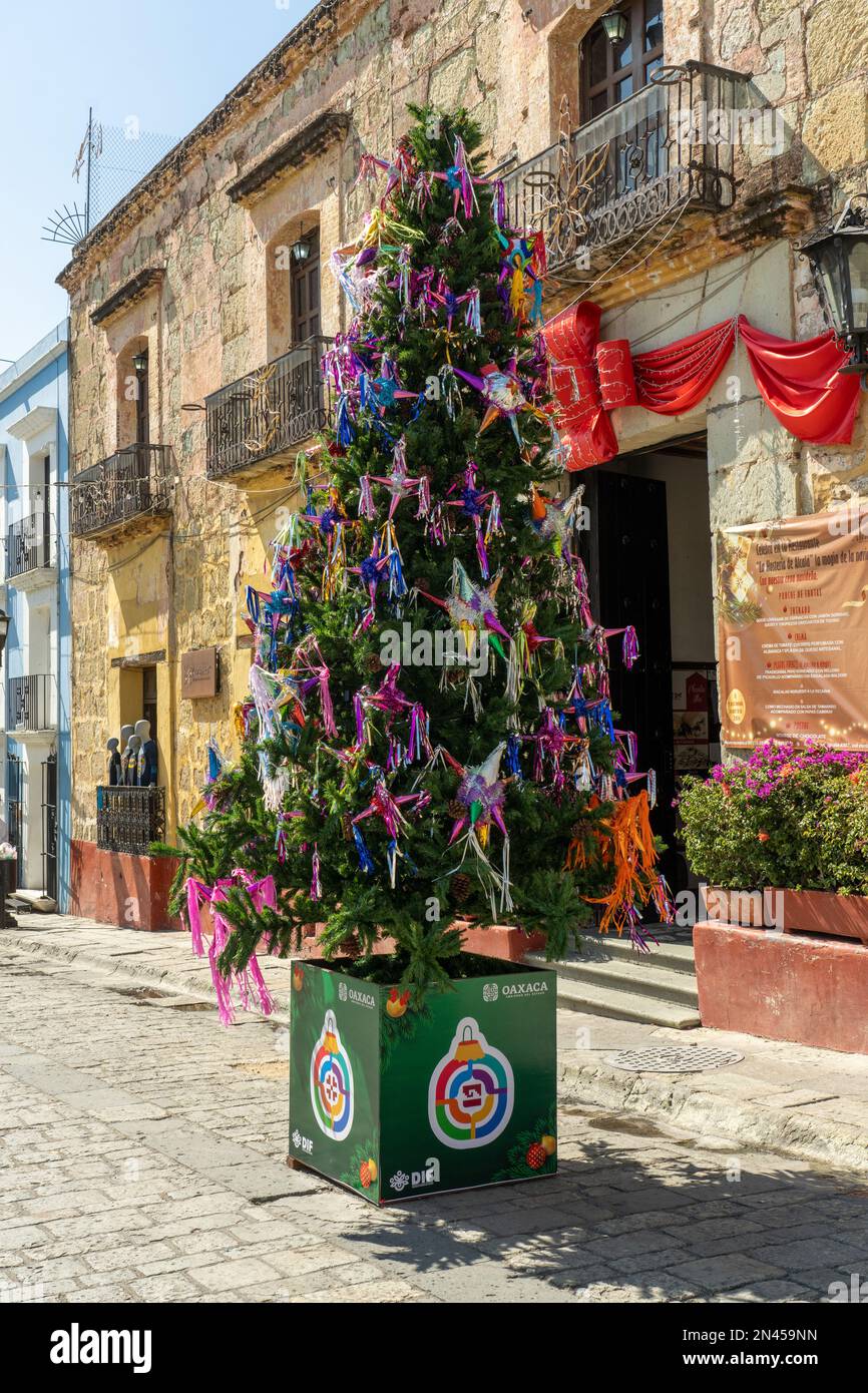 Star shaped Christmas Ornaments Decorate A Christmas Tree On Calle star-shaped-christmas-ornaments-decorate-a-christmas-tree-on-calle