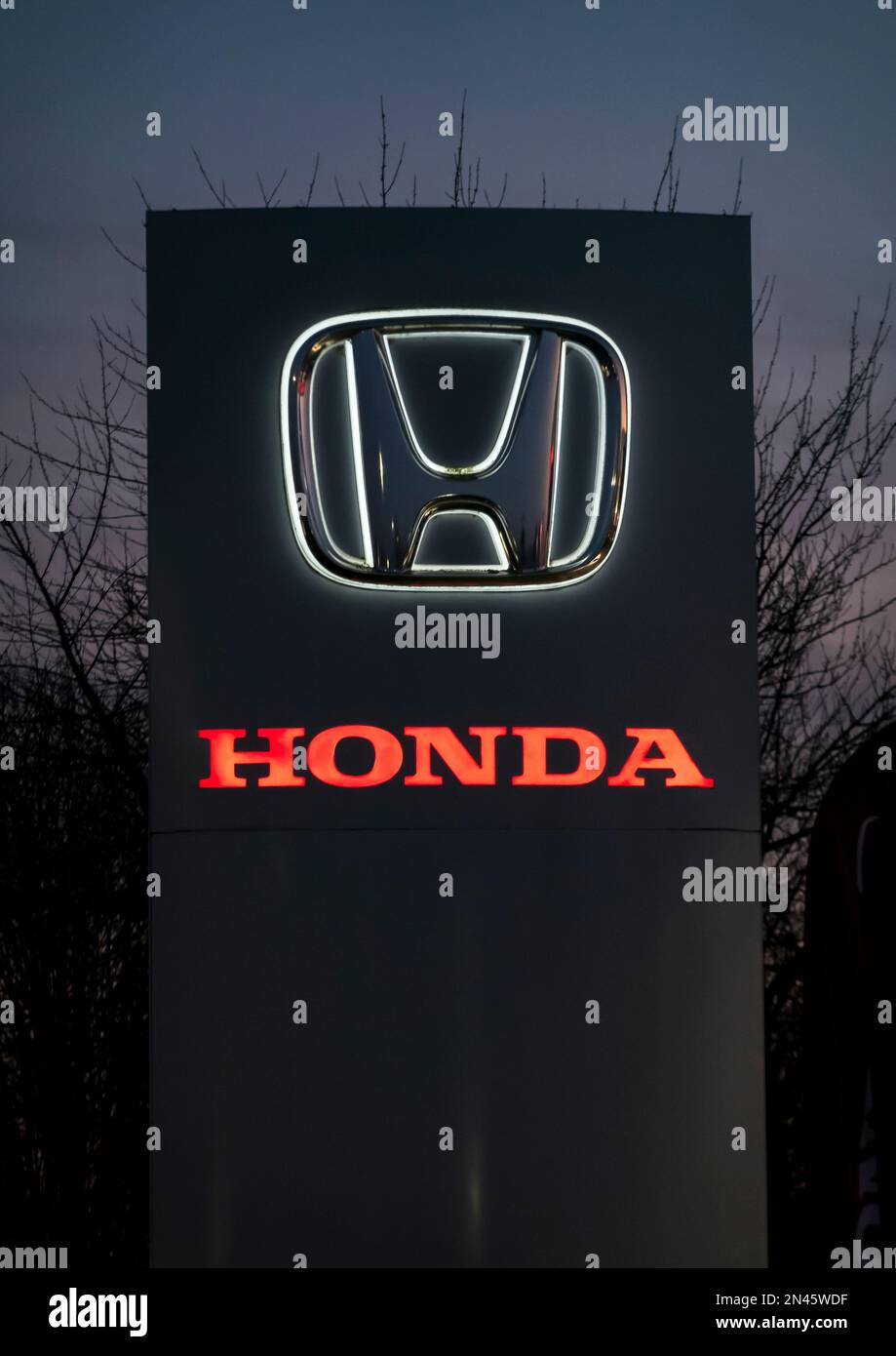 Illuminated Honda dealer sign Outer Circle road Lincoln Stock Photo