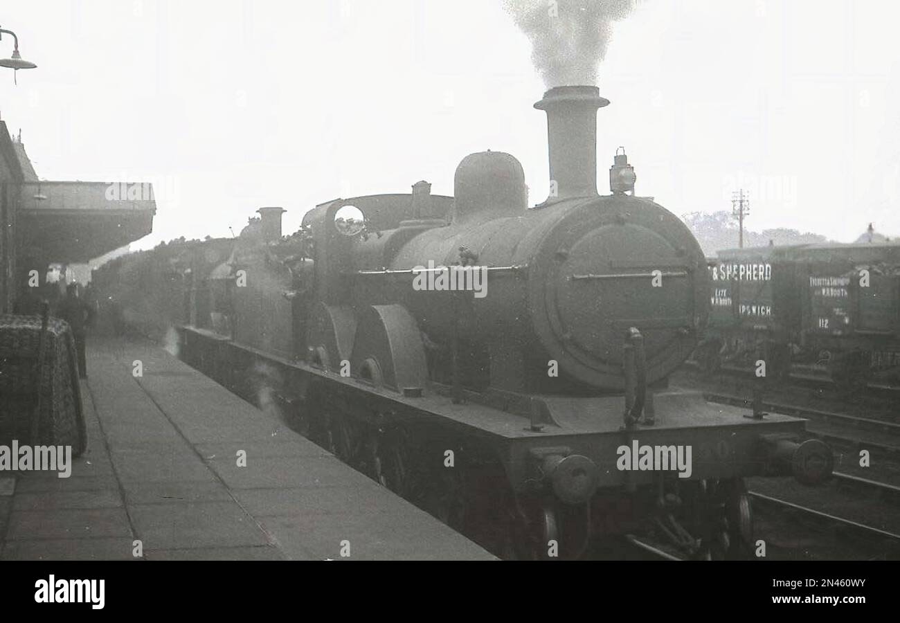 M&GNR 4-4-0 steam locomotive No.50 of LNER Class D53 double-headed with a train at Peterborough (North) Station Stock Photo