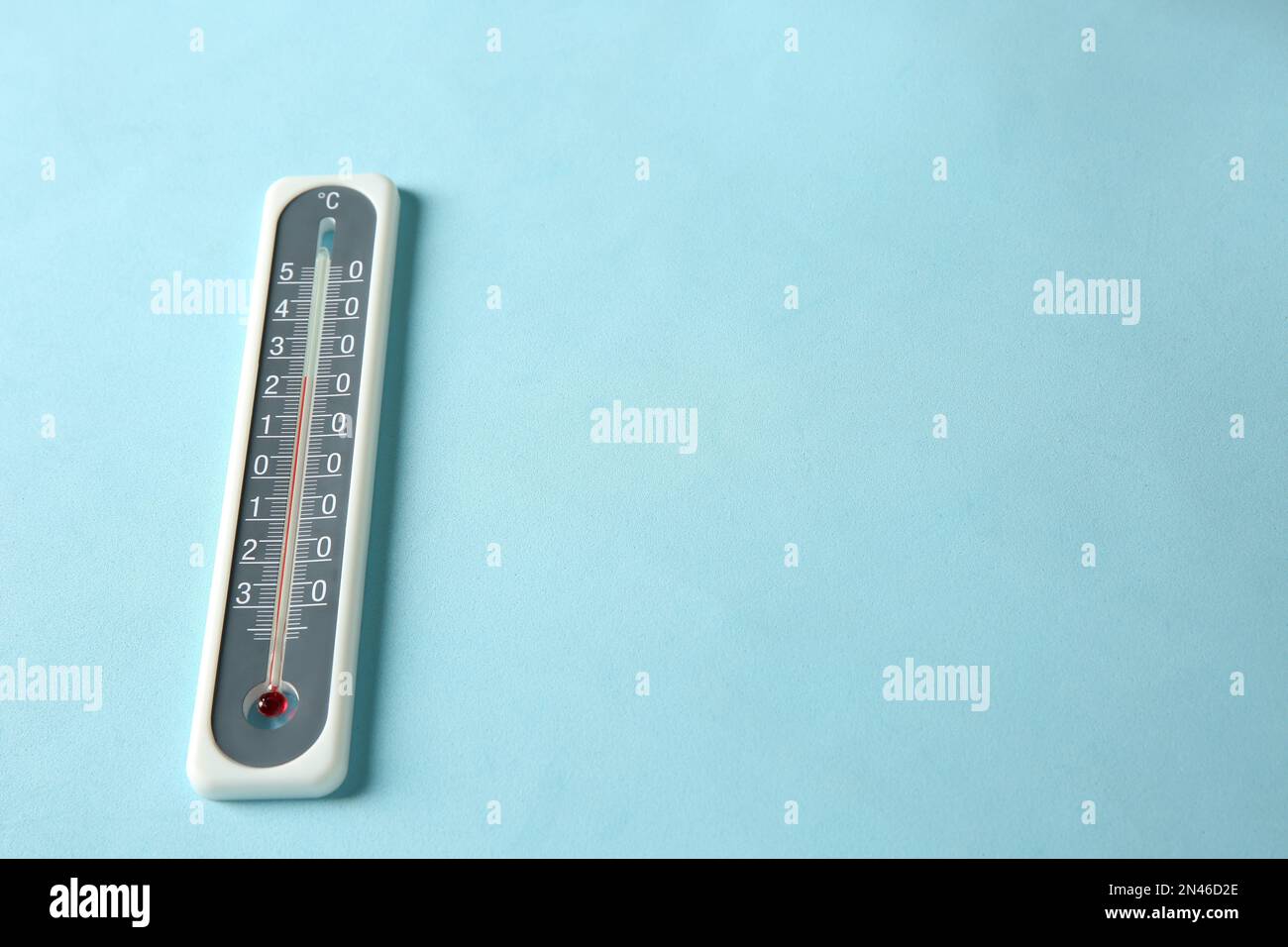 Blue meteorology thermometer measuring heat hi-res stock photography ...