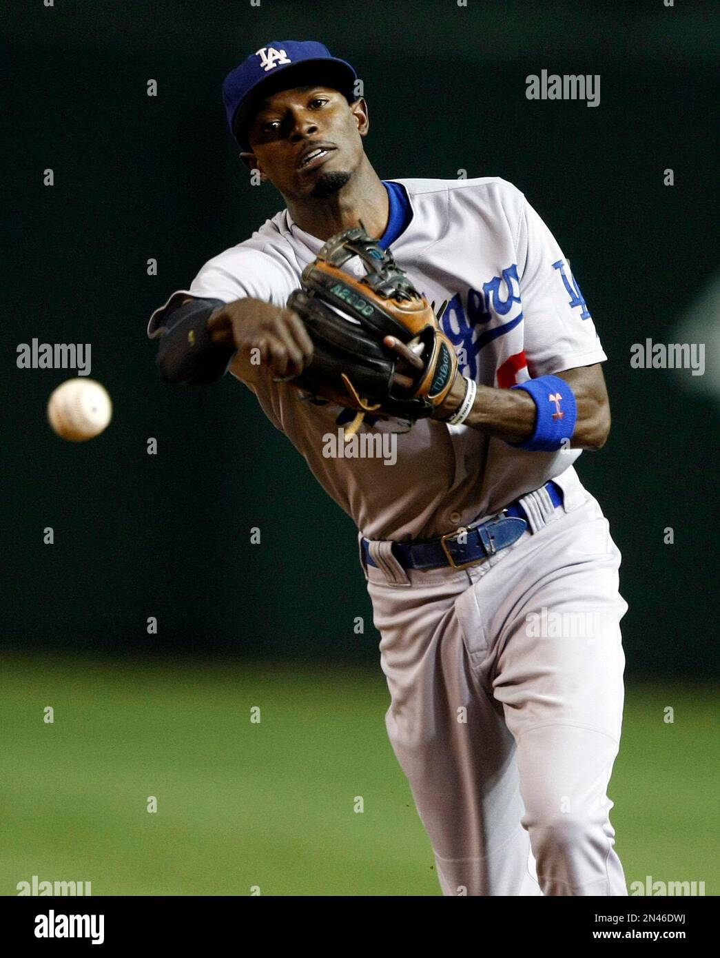 Los Angeles Dodgers second baseman Dee Gordon (9) makes the play for