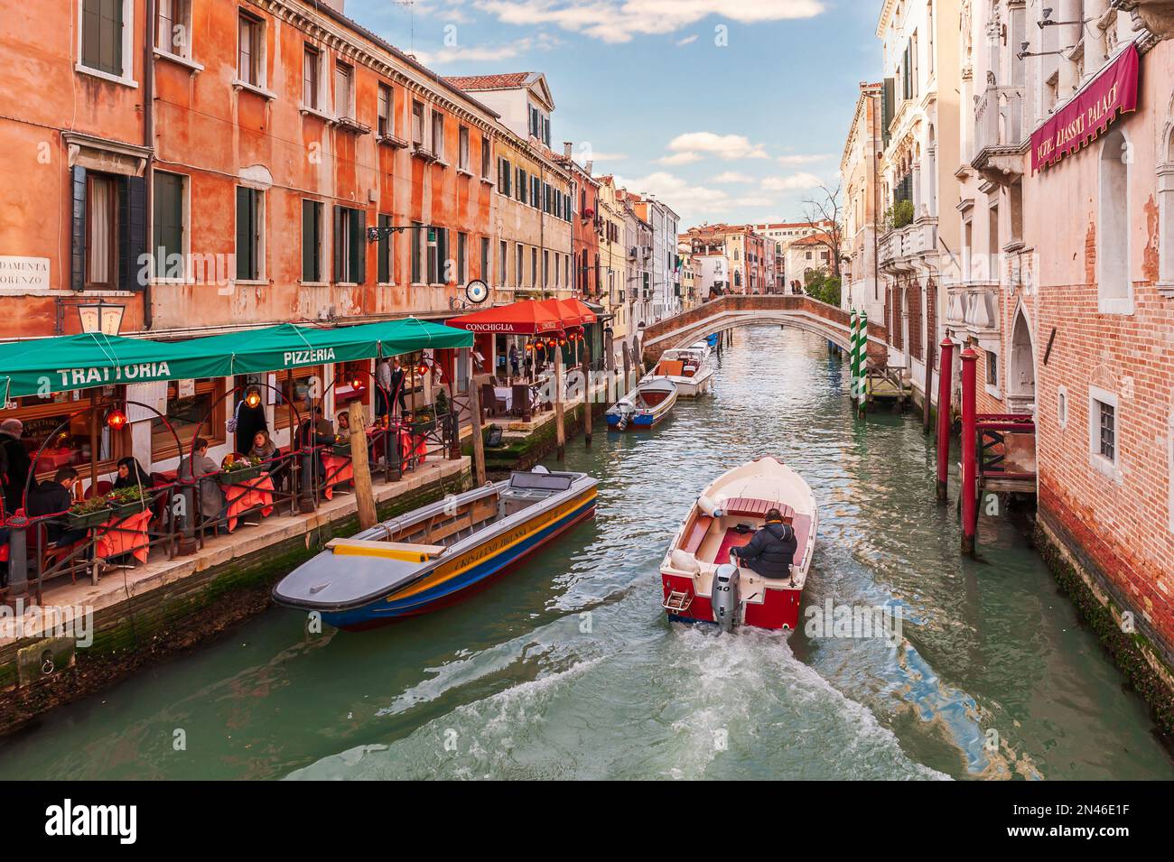 Venice gondolas channel boats hi-res stock photography and images - Alamy