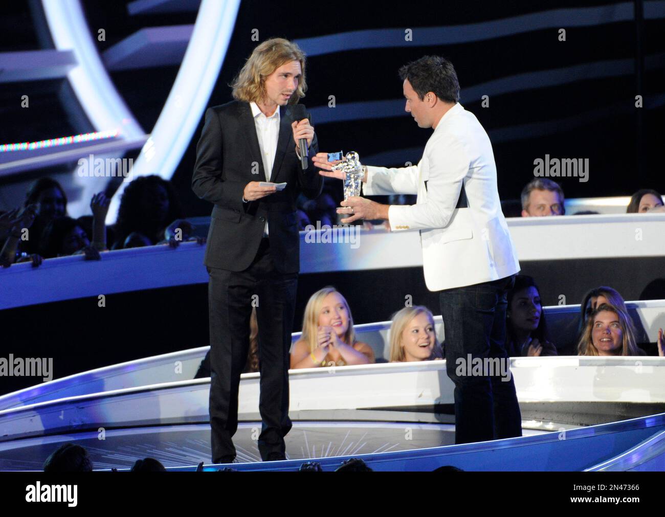 Jesse accepts the award for Video of the Year from Jimmy Fallon on ...