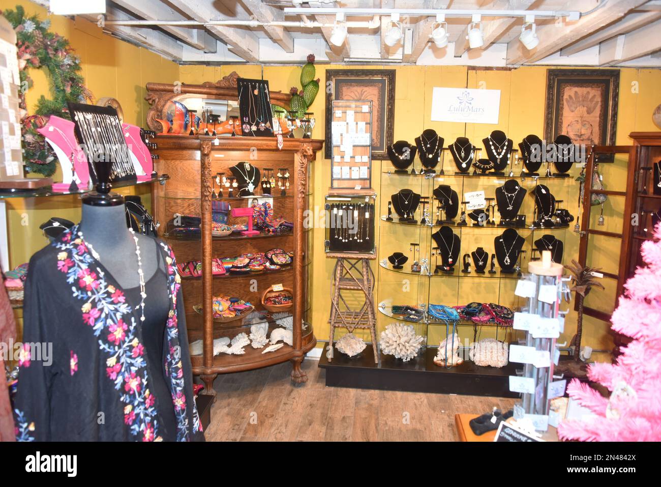 La Jolla, CA. USA.1/1/2023.  The petite CAVE STORE.  Home to a tunnel that has capture the imagination of all who visit for decades. Stock Photo