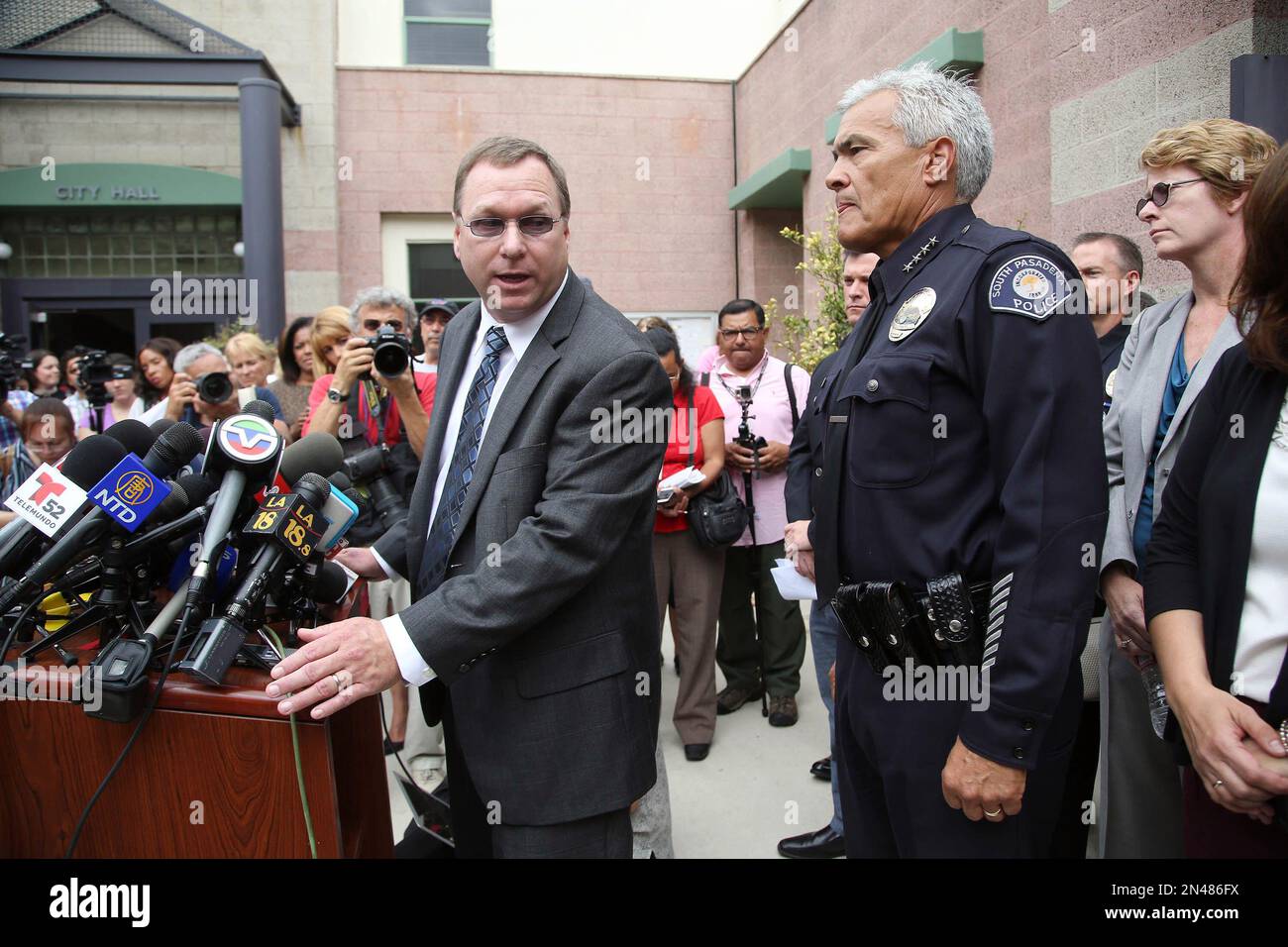 south-pasadena-calif-police-chief-arthur-miller-right-and-south