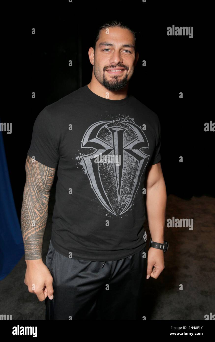 Roman Reigns shows off his new back tattoo 🤙 | Instagram