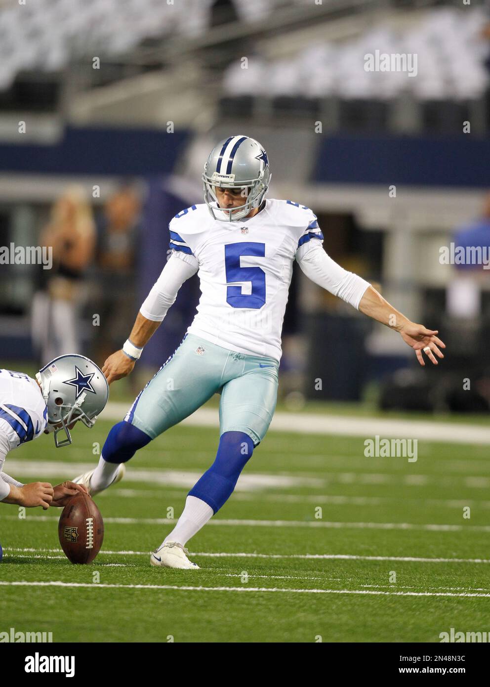 Dallas Cowboys kicker Dan Bailey (5) warms up before an NFL preseason
