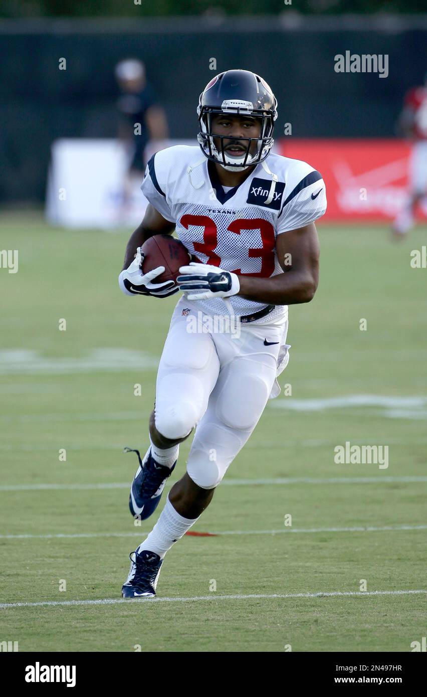 Houston Texans running back Andre Brown (33) carries the ball during an NFL  football training camp practice Wednesday, Aug. 13, 2014, in Houston. (AP  Photo/David J. Phillip Stock Photo - Alamy