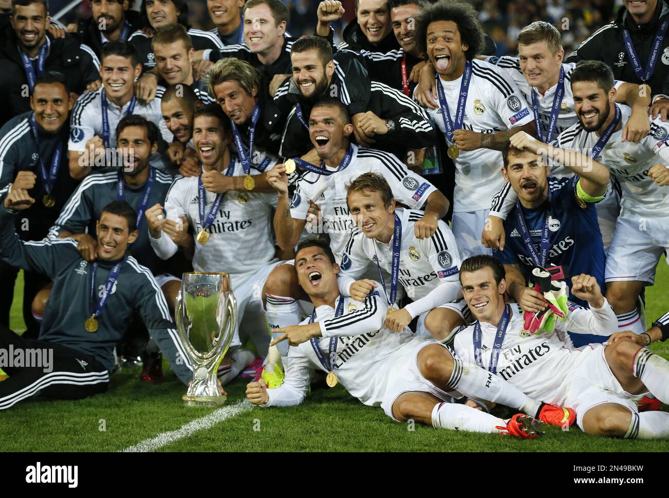Real Madrid players pose with the trophy after winning the UEFA Super ...