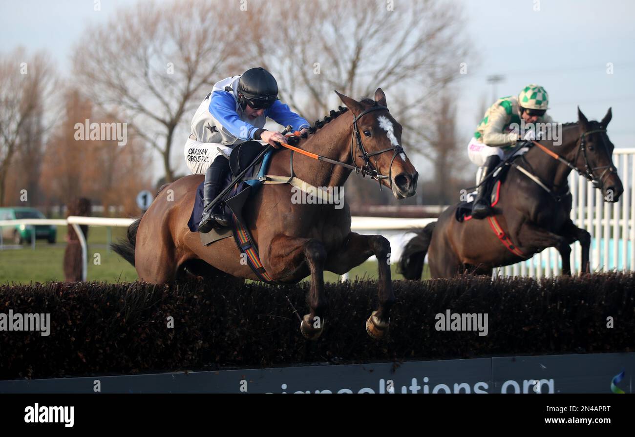 Sedge Wren and Ciaran Gethings coming home to win the Cazoo Mares