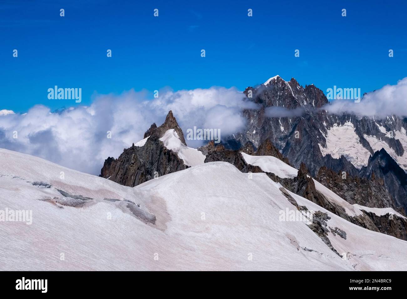 View of the slopes, ridges and crevasses of the upper part of the Géant ...