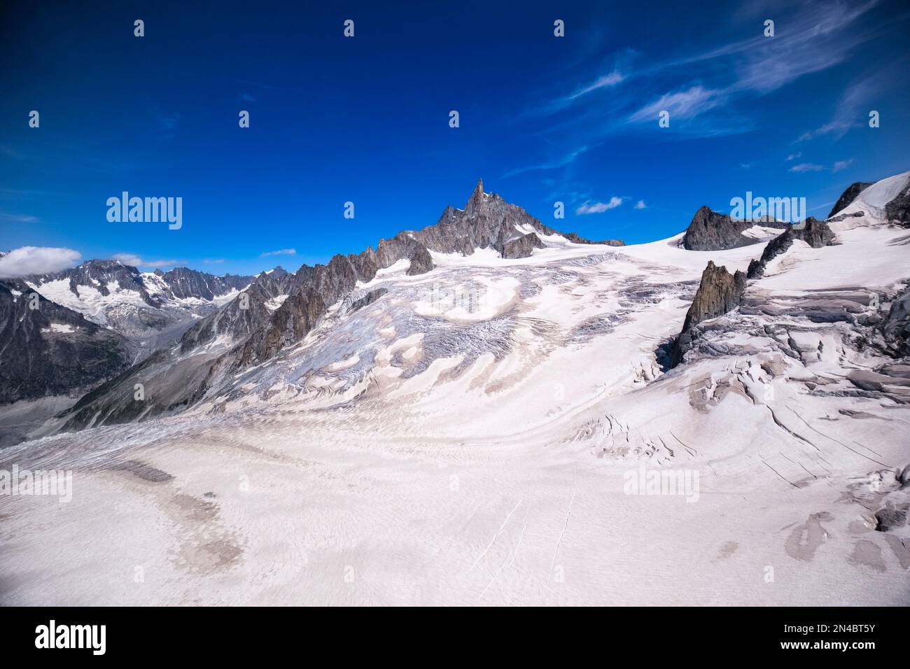 View of the slopes, ridges and crevasses of the upper part of the Géant ...