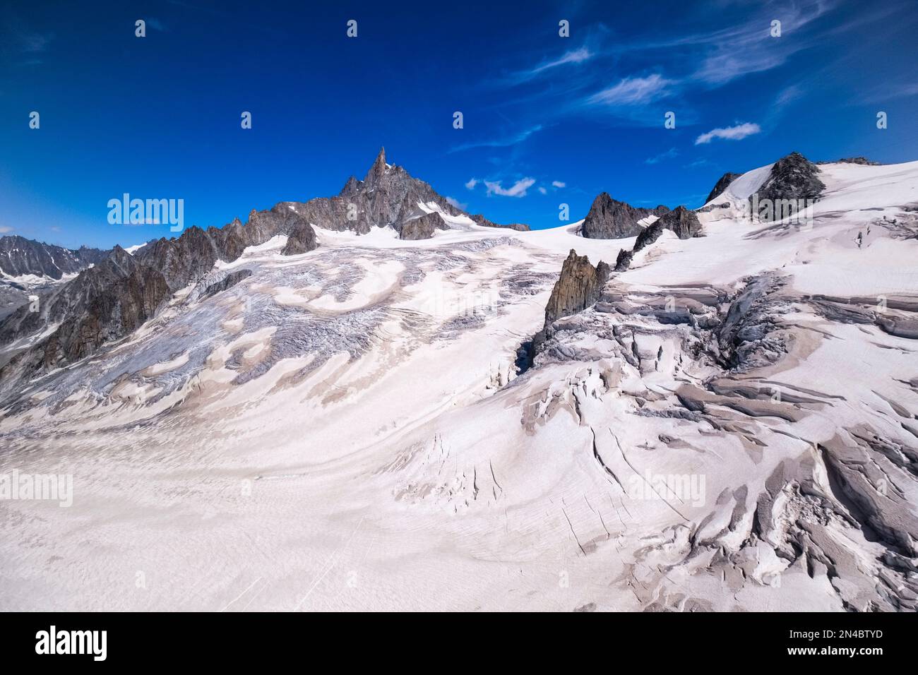 View of the slopes, ridges and crevasses of the upper part of the Géant ...