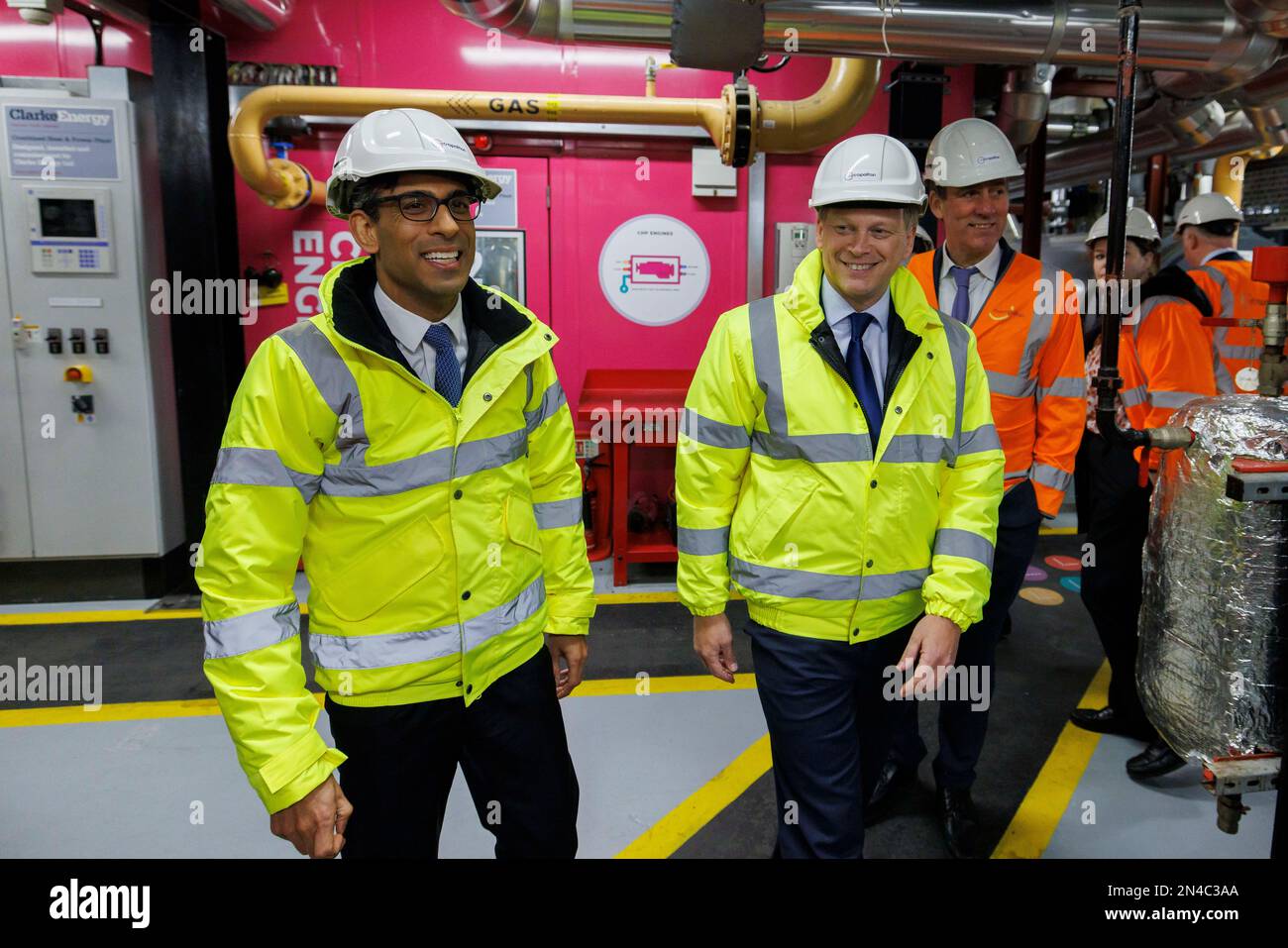 Prime Minister Rishi Sunak and newly appointed Secretary of State for Energy Security and Net Zero Grant Shapps tour the facility. Prime Minister Rish Stock Photo