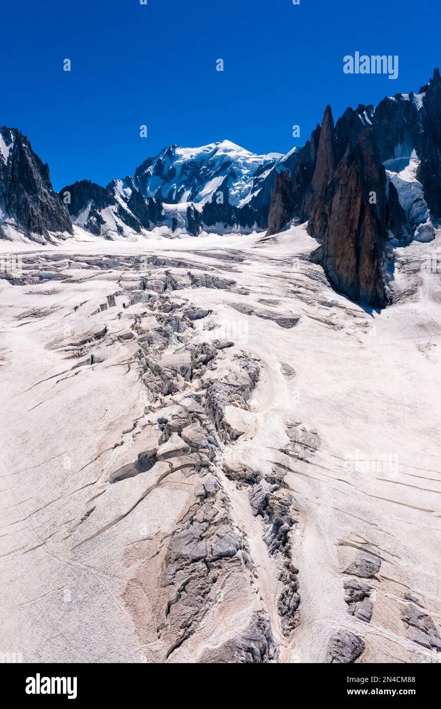 View of the slopes and crevasses of the upper part of the Géant Glacier ...