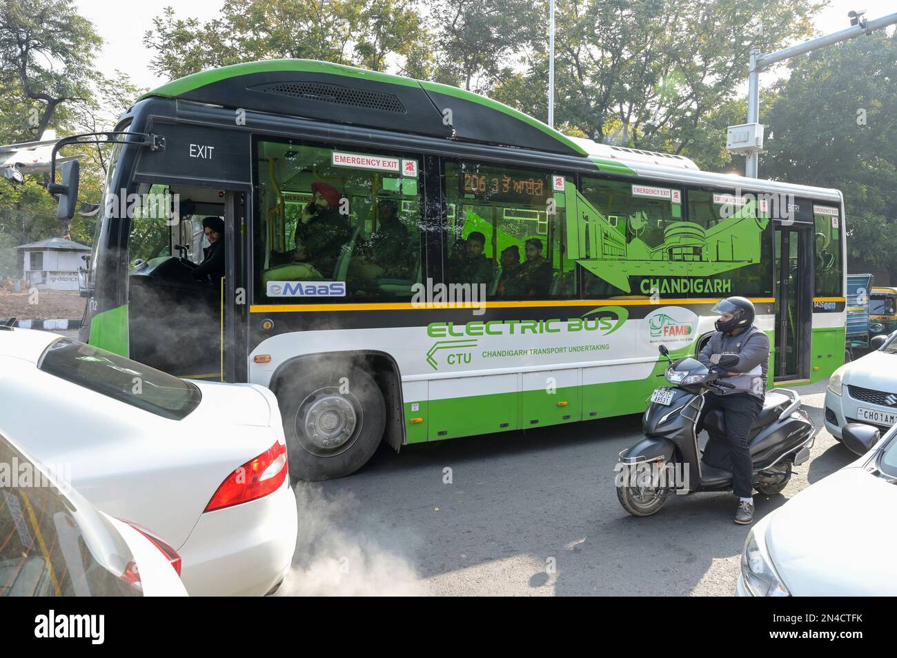 INDIA, Chandigarh, Ashok Leyland electric bus for public transport Stock Photo