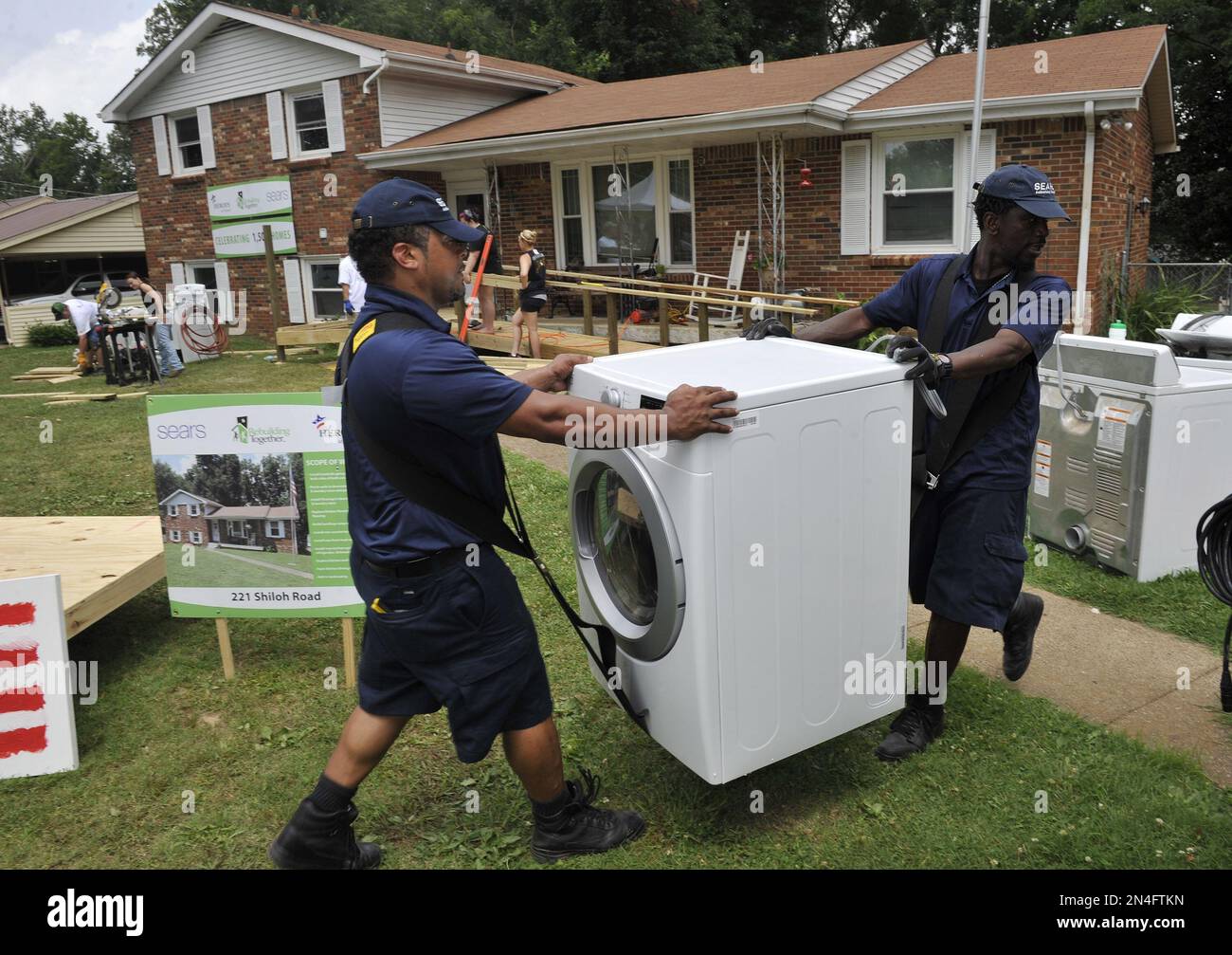 IMAGE DISTRIBUTED FOR SEARS Sears delivers a new washer/dryer as
