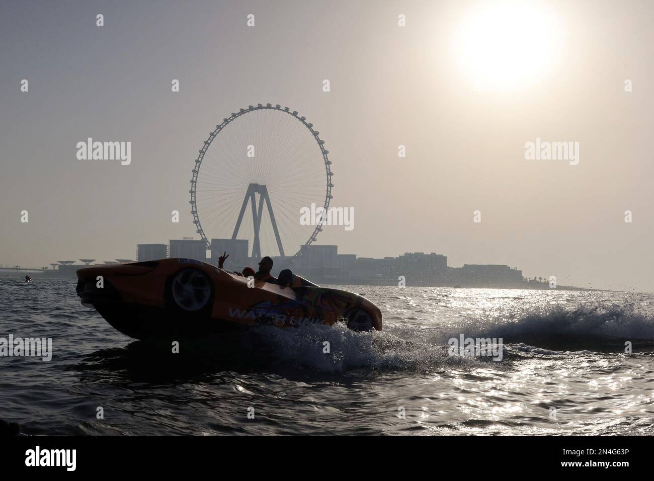 Jet boat dubai hires stock photography and images Alamy