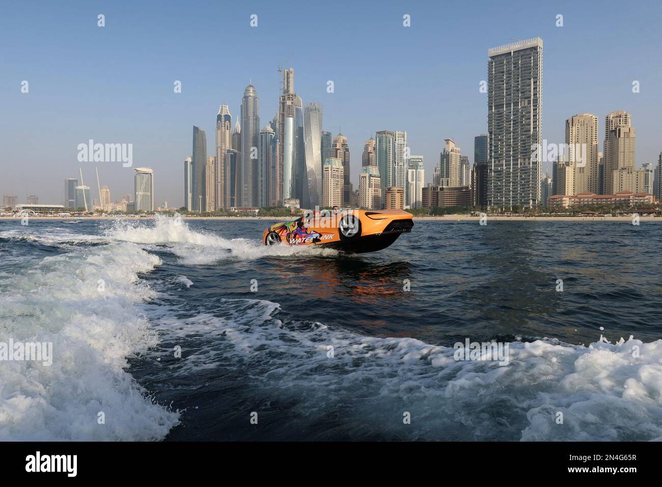 Jet boat dubai hires stock photography and images Alamy