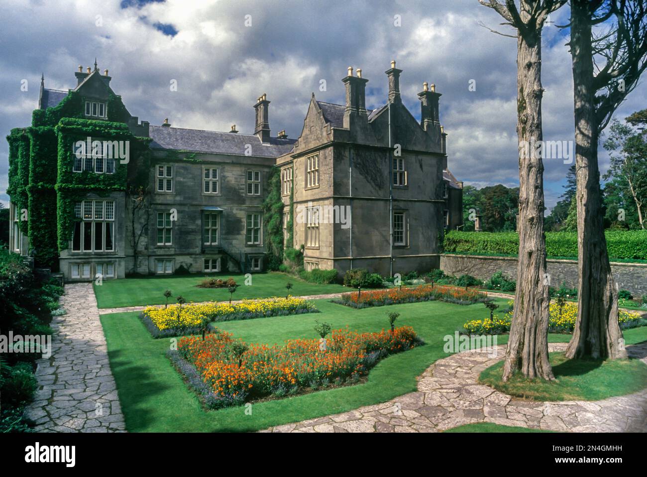 MUCKROSS HOUSE MUSEUM GARDEN KILLARNEY COUNTY KERRY IRELAND Stock Photo