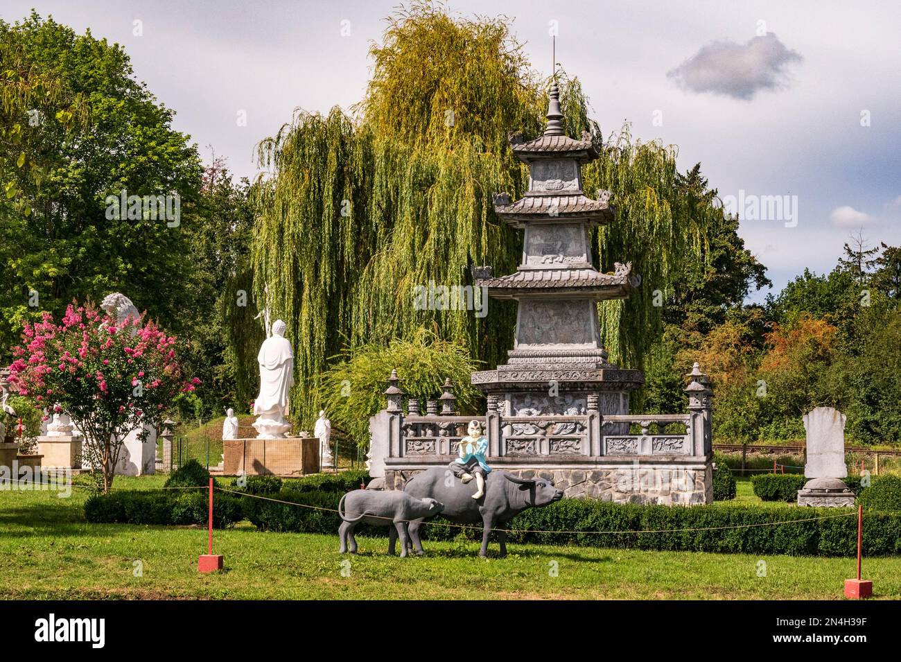 The Pagoda Phàp-Vuong-Tù of Noyant d'Allier, a Buddhist temple in the heart of Bourbonnais Stock Photo