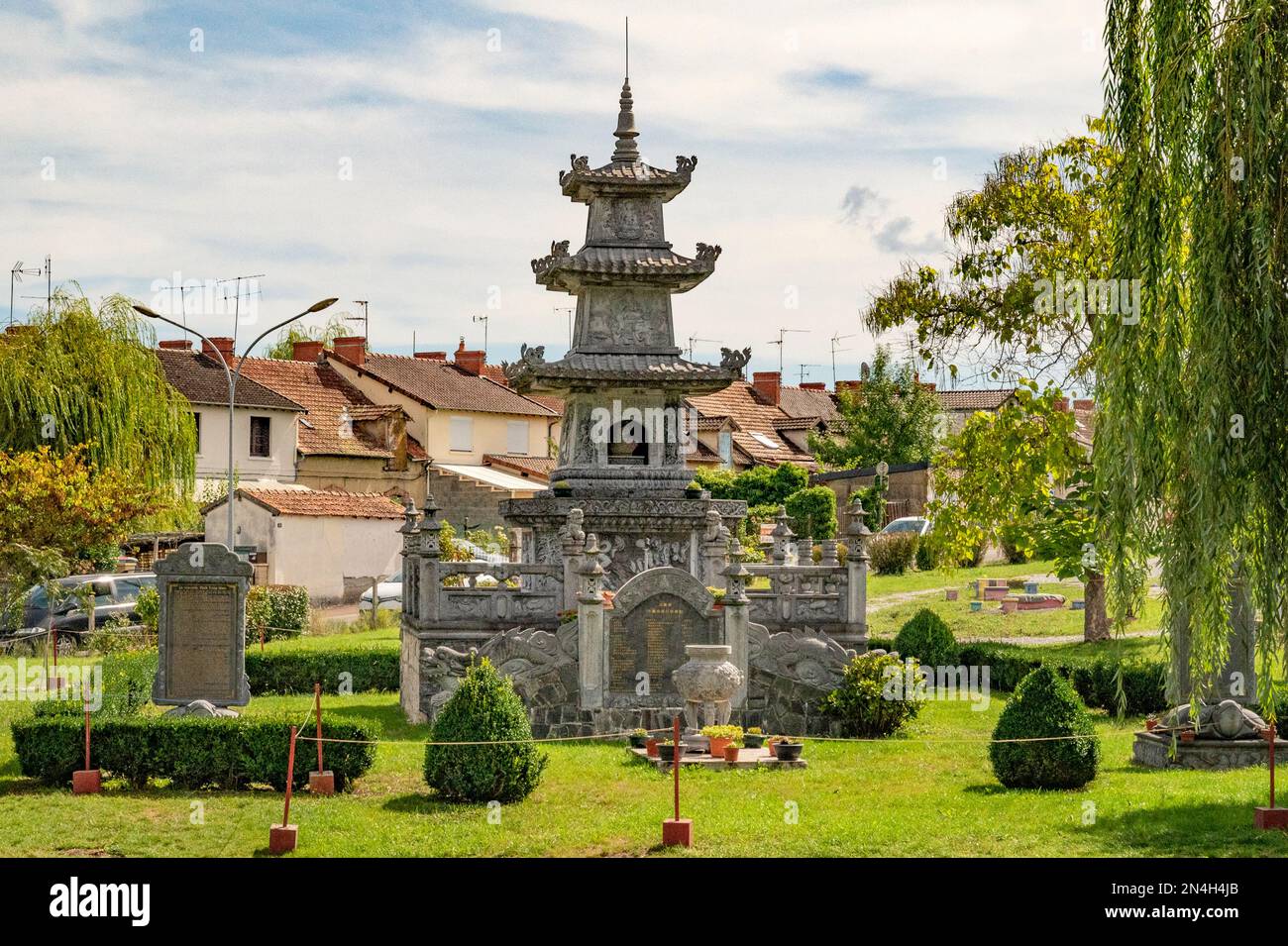 The Pagoda Phàp-Vuong-Tù of Noyant d'Allier, a Buddhist temple in the heart of Bourbonnais Stock Photo