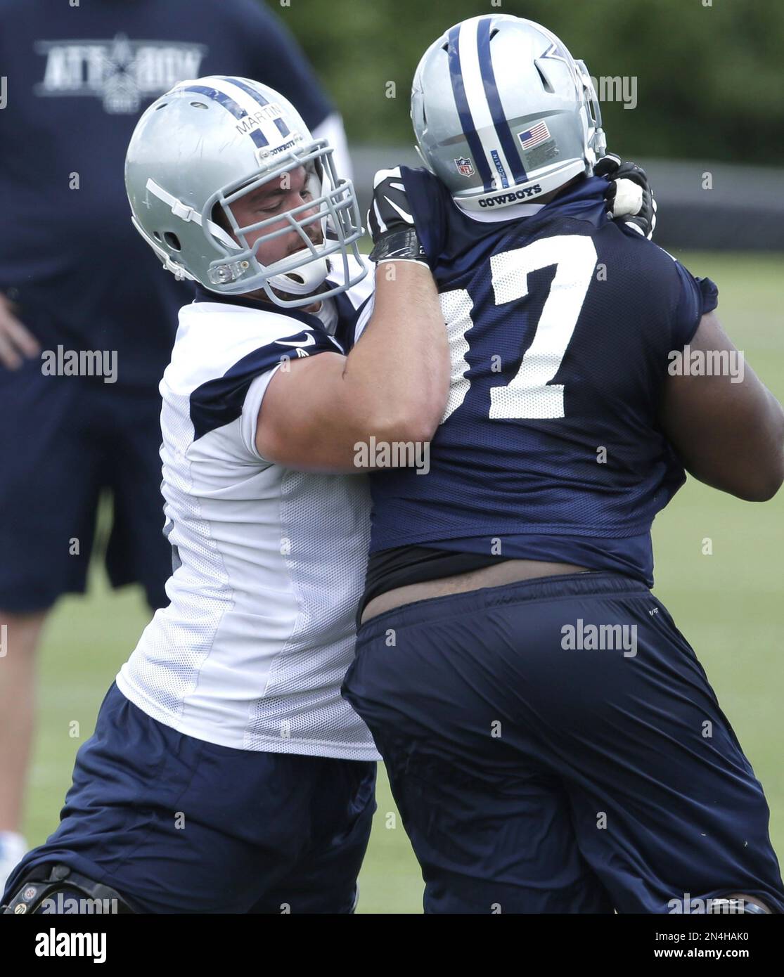 Washington Commanders center Nick Martin (60) prepares to block against the  Dallas Cowboys during an NFL Football game in Arlington, Texas, Sunday,  Oct. 2, 2022. (AP Photo/Michael Ainsworth Stock Photo - Alamy