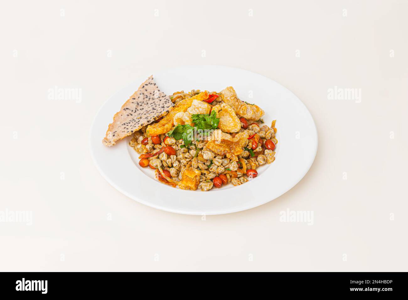 Hen xuc banh trang Hoi An, Baby basket clams with rice paper ...