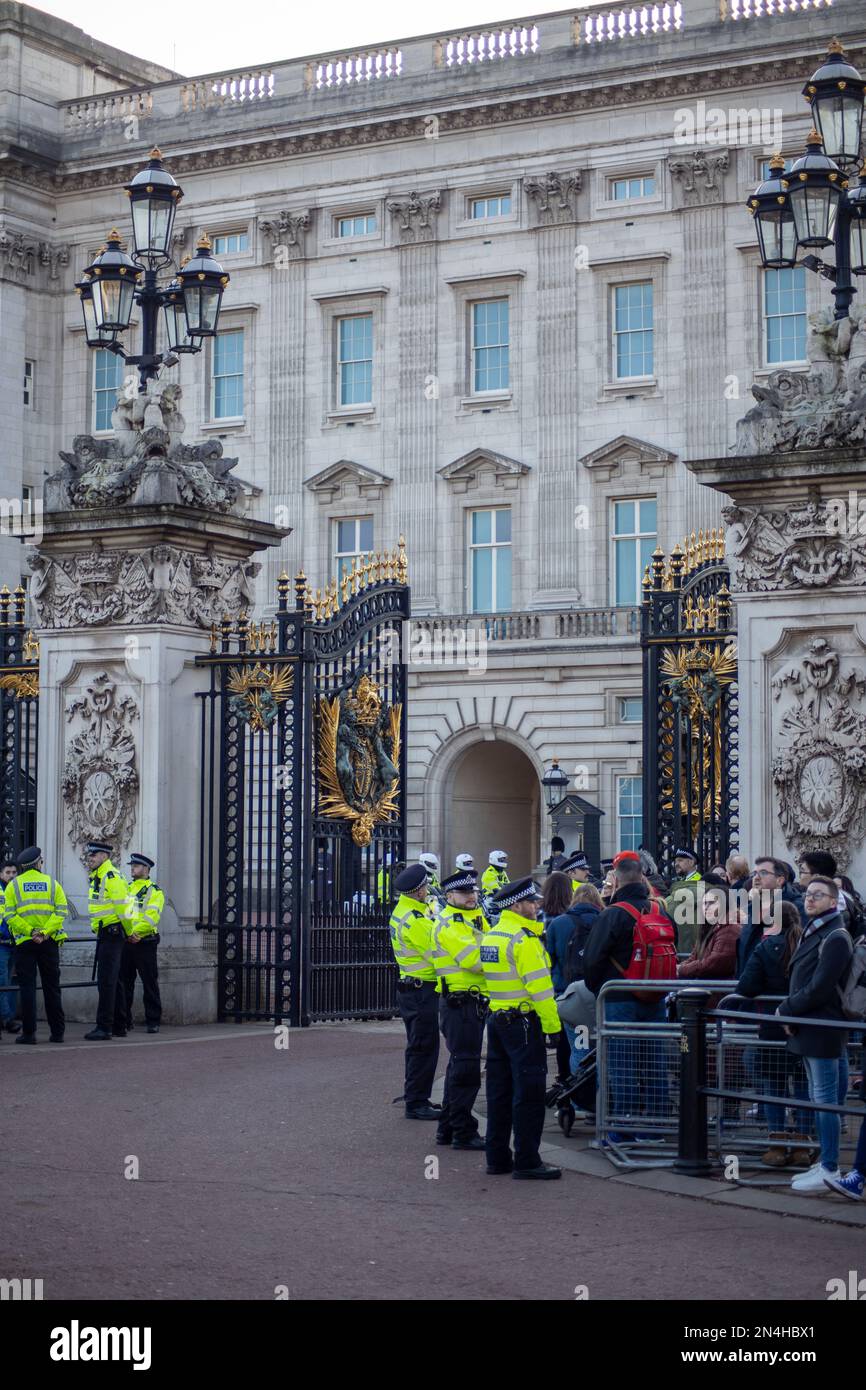 London, UK, 19th March 2022. Demonstrators gathered outside a mansion in  Holland Park owned by Russian oligarch Vladimir Yevtushenkov (aka  Evtushenkov), owner of Kronshtadt, part of Sistema Group, which the  protesters say