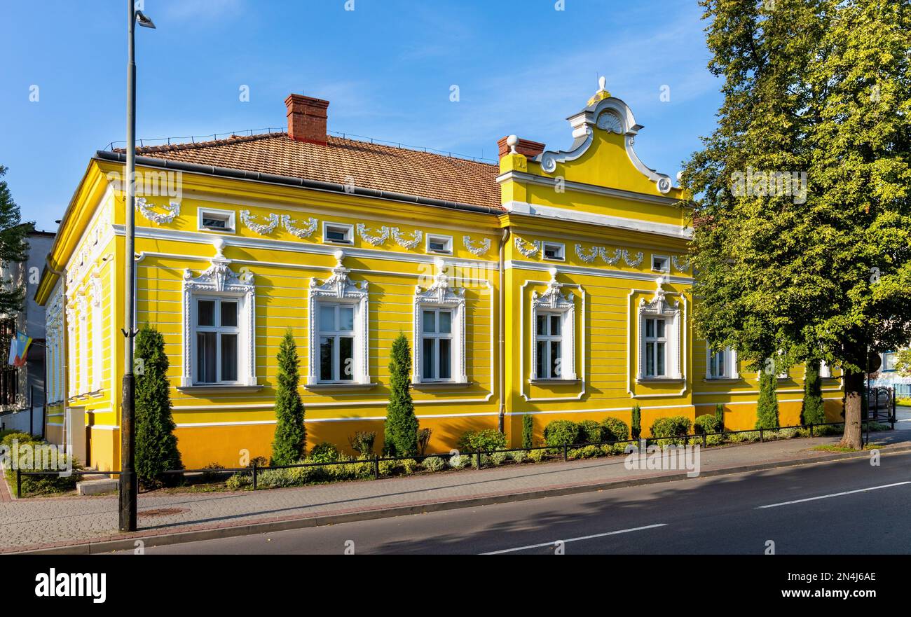 Tarnobrzeg, Poland - August 19, 2022: Historic Dom Kultury Cultural Center  building hosting Vistula Cinema in old town quarter of historic center of T  Stock Photo - Alamy, image size:1300x881