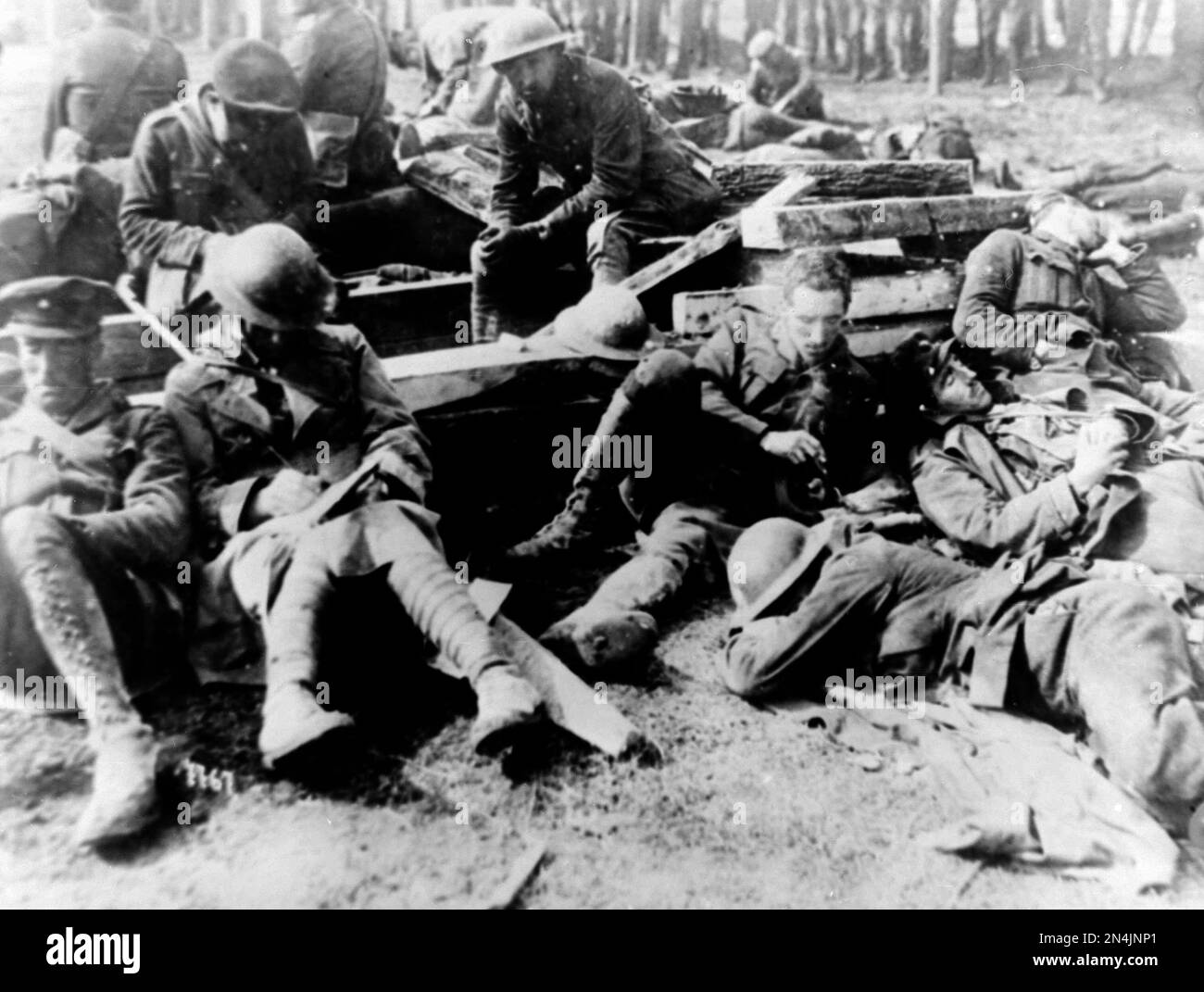 British prisoners are pictured on the Western Front during the Great ...