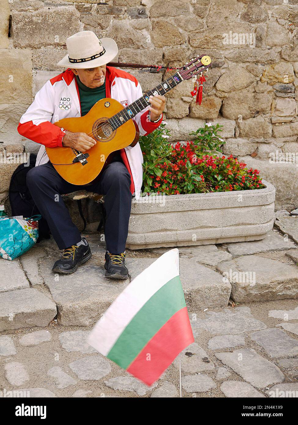 An old Bulgarian local man playing traditional guitar on pl. 'Hisar kapiya', Plovdiv Old Town, Plovdiv, Bulgaria Stock Photo