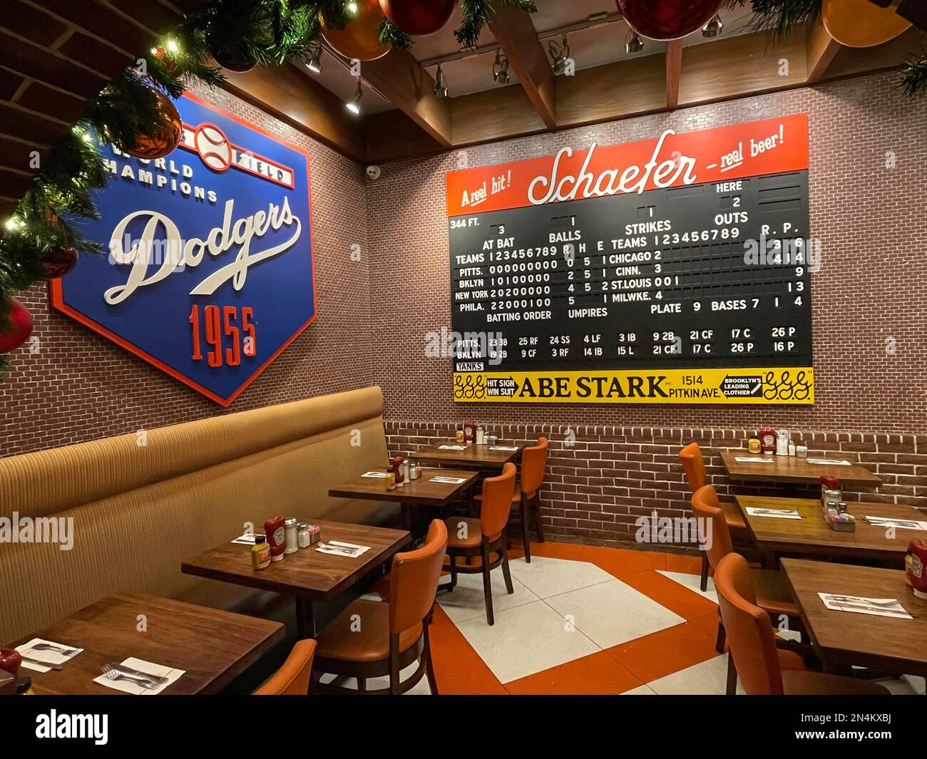 Junior's Cheesecake Restaurant, Interior Times Square, NYC, 2023 Stock