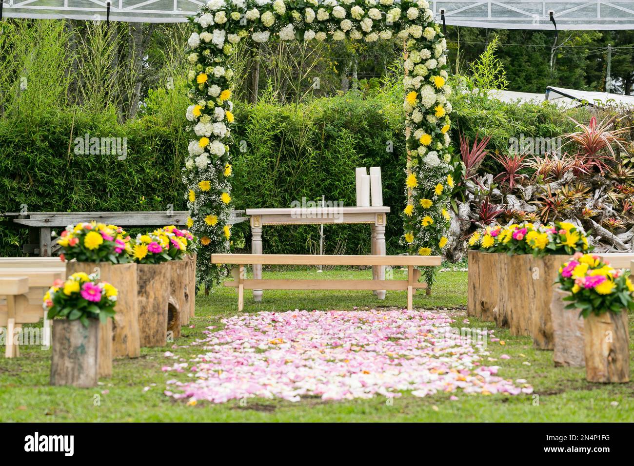 Decoration Couple Wedding Ceremony Outdoors Stock Photo - Alamy