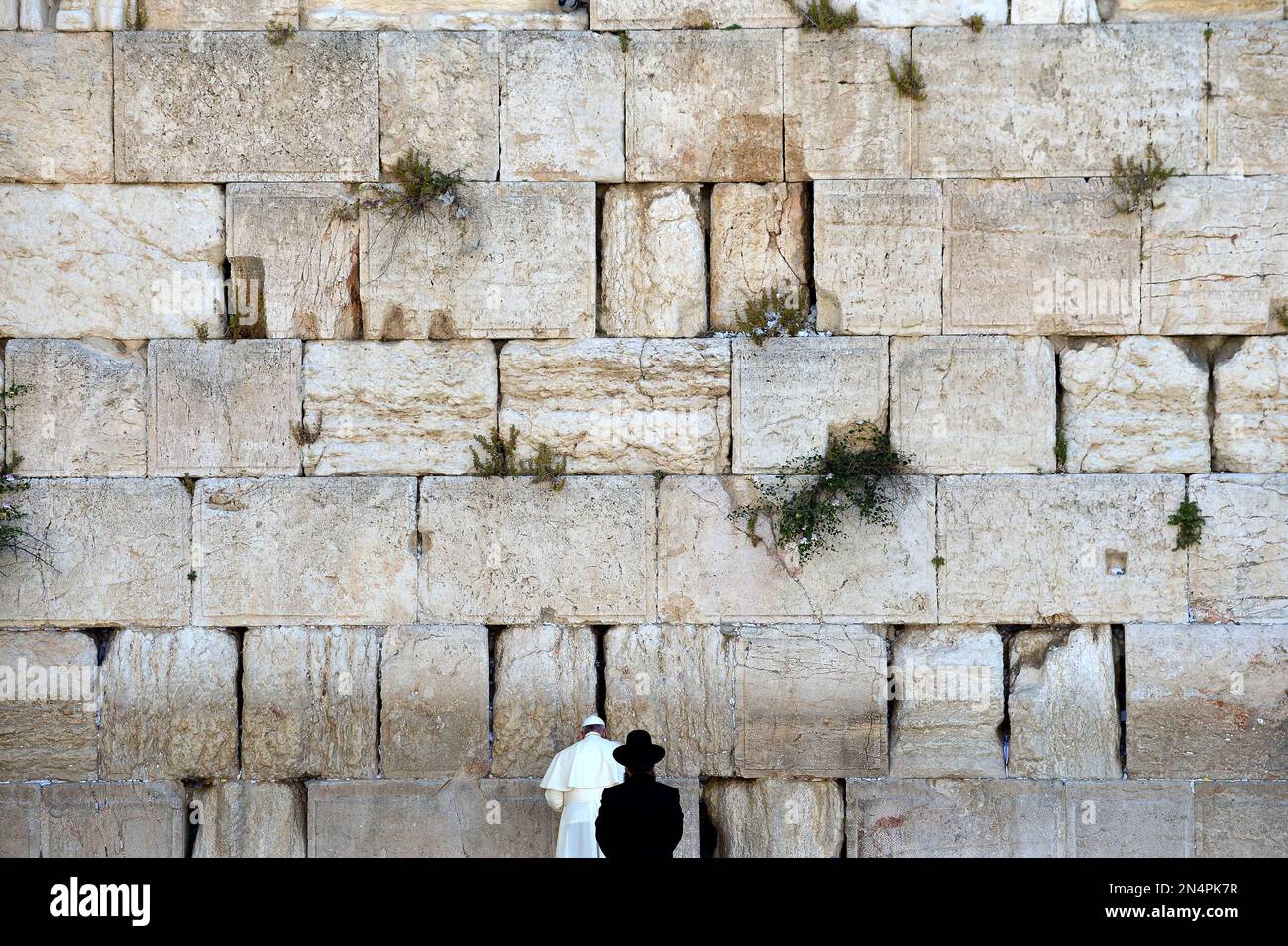 Holiest Rabbi AP10ThingsToSee- Pope Francis prays at the Western Wall, the holiest ...