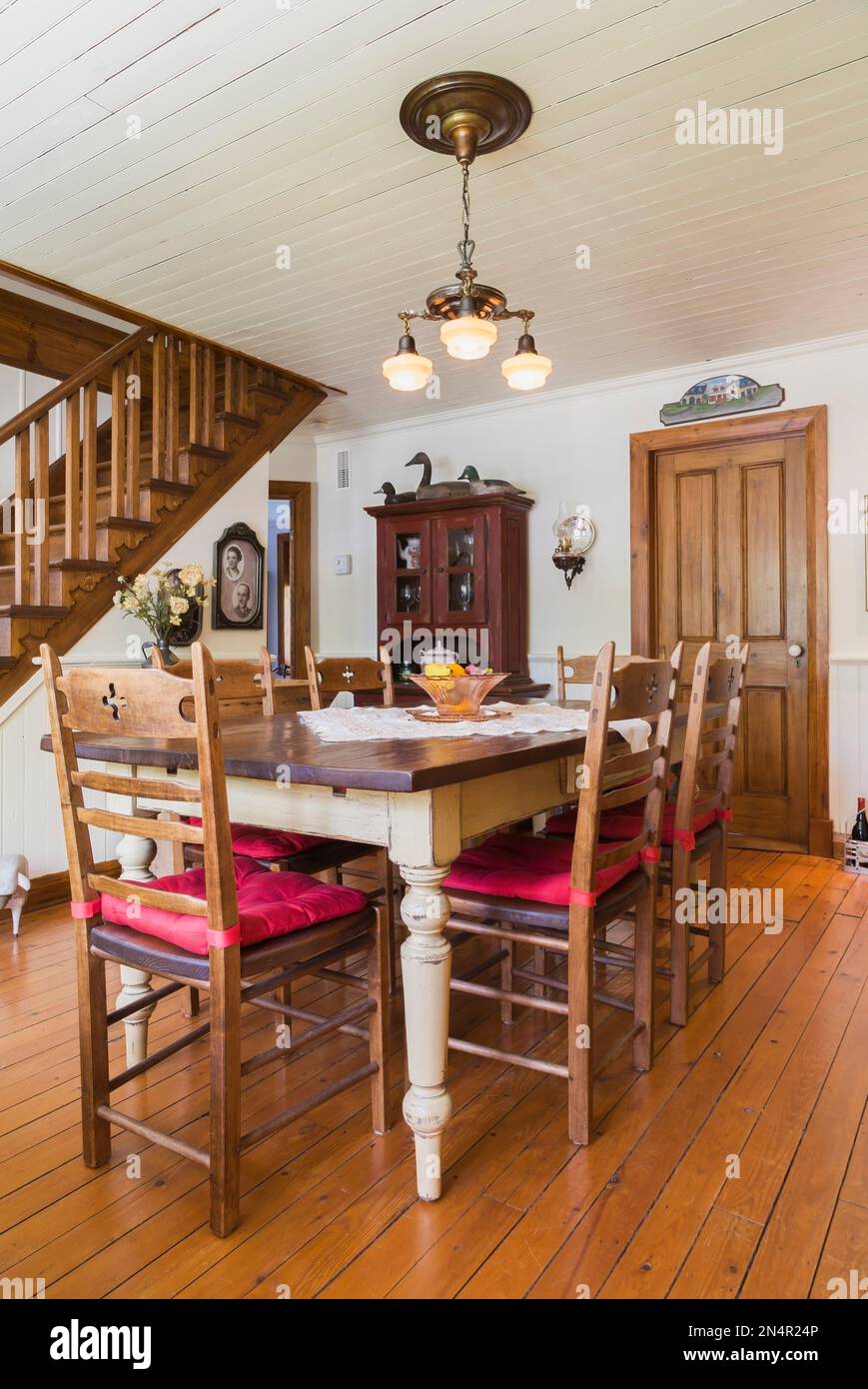 Chairs antique hires stock photography and images Alamy