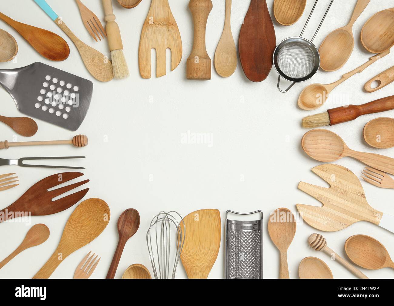 https://c8.alamy.com/comp/2N4TW2P/frame-of-cooking-utensils-on-white-background-flat-lay-space-for-text-2N4TW2P.jpg