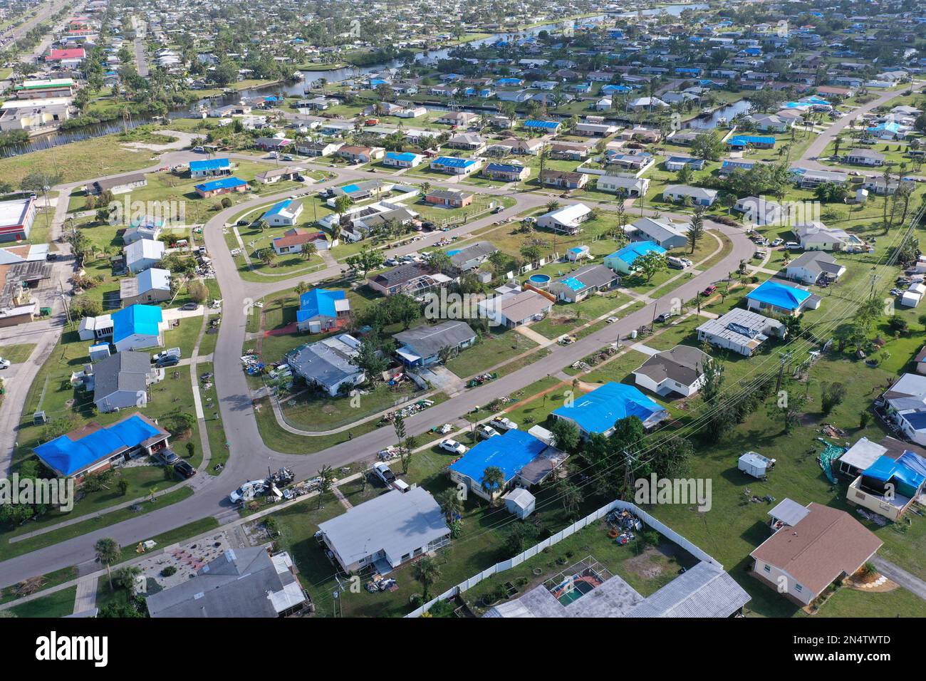 Fema tarps hires stock photography and images Alamy