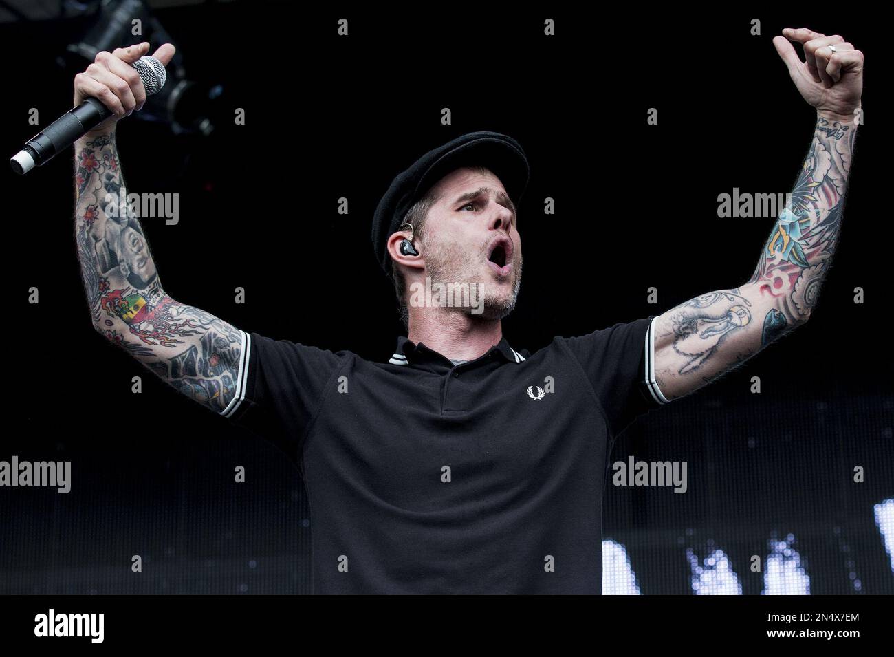 Al Barr, lead singer for the Dropkick Murphys, singing for a stadium full  of fans at Fenway Park, Boston Stock Photo - Alamy