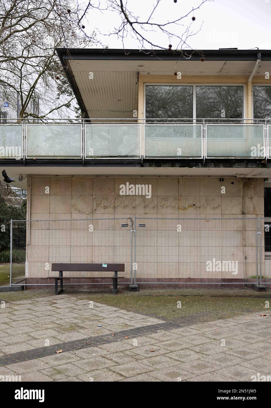 Hamburg, Germany. 23rd Jan, 2023. The letters of the removed lettering 'Seeterrassen' can be seen on an outside wall of the currently closed 'Cafe Seeterrassen' in the park 'Planten un Blomen'. Credit: Christian Charisius/dpa/Alamy Live News Stock Photo