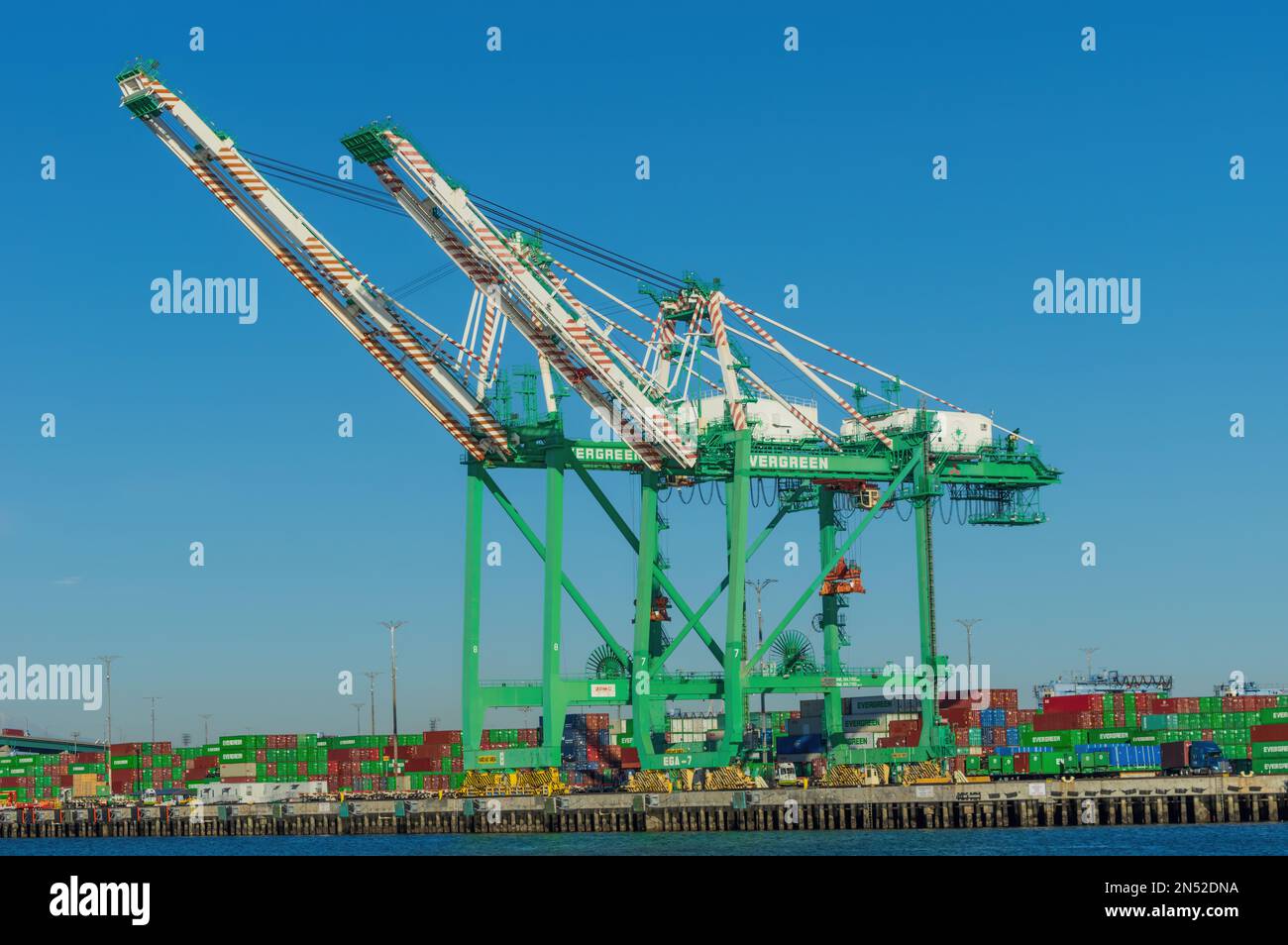 Everport terminal hires stock photography and images Alamy