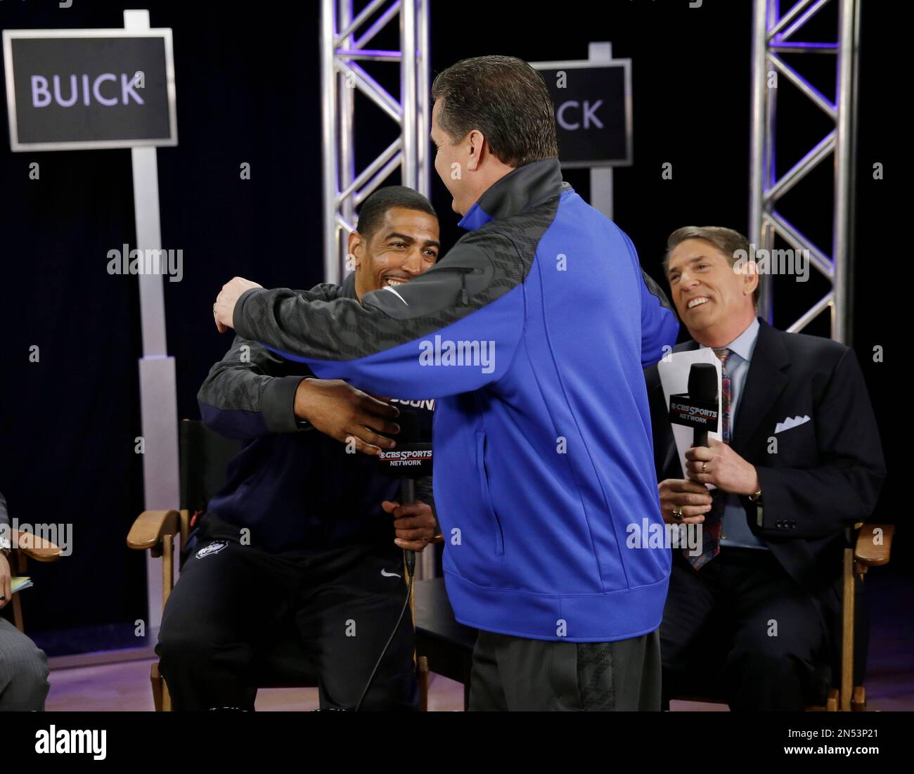 Connecticut head coach Kevin Ollie and Kentucky head coach John