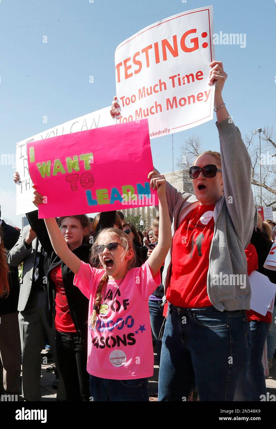 Tenyearold Lexi Sendall, left, and Paula Sendall, right, of Choctaw