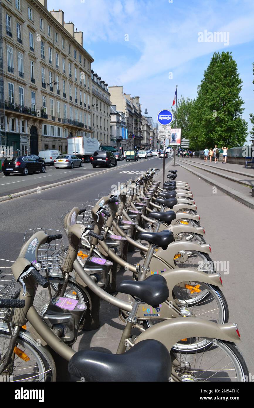 A row of hire bikes in Paris Stock Photo Alamy